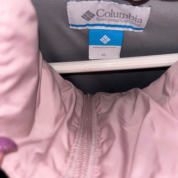 Ladies Columbia rain jacket - Picture 3 of 3